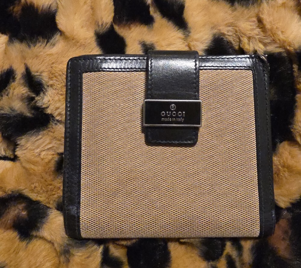 Gucci Beige Canvas with Black Leather Trim Card Holder - Picture 2 of 12